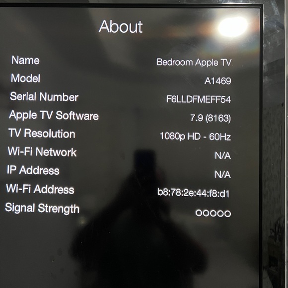 Apple TV 3rd Generation Model A1469 includes remote, power cable and HDMI cable. - Picture 7 of 8